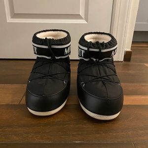 Moon Boot Classic Low Boot | Black & White